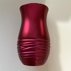 RED TELEFLORA’S RADIANTLY ROUGE VASE DISTRESSED